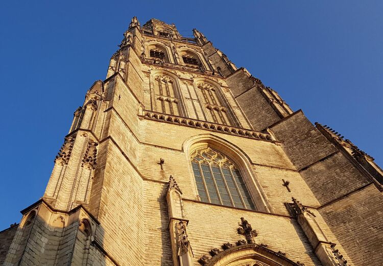 De Grote Kerk van Breda, jeetje wat hoog!